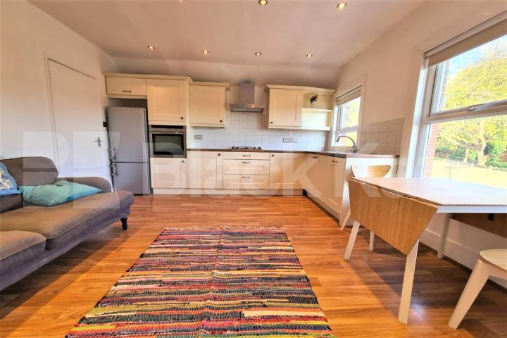 Top floor modern 1 bedroom property only a short walk away from Archway Station  Archway Road, Archway